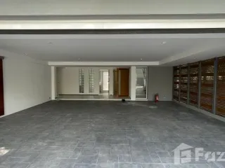 For rent 3 bedrooms townhouse in Huai Khwang, Bangkok