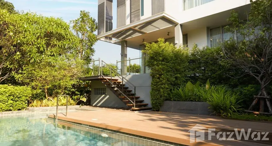 For rent 3 bedrooms townhouse in Huai Khwang, Bangkok