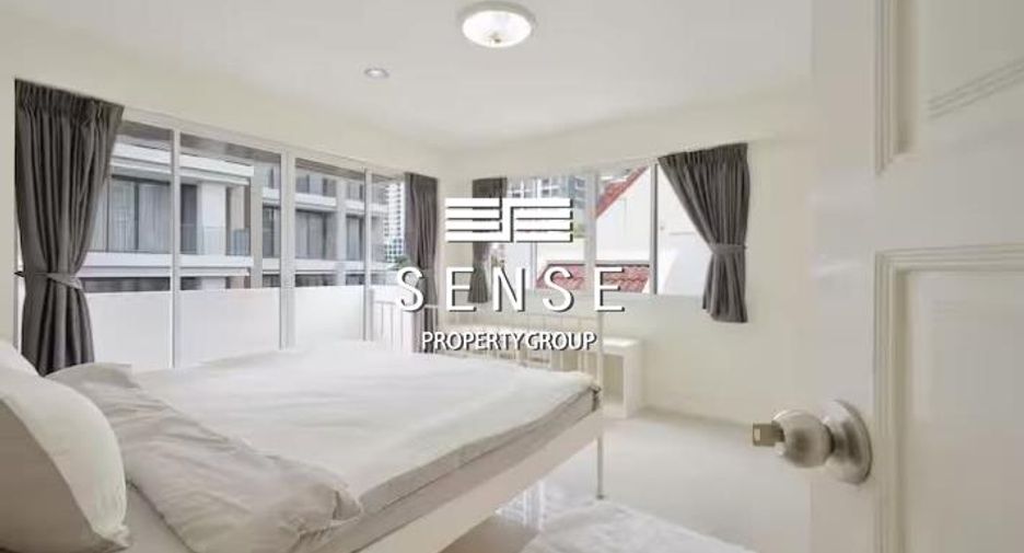 For rent 5 bedrooms townhouse in Watthana, Bangkok