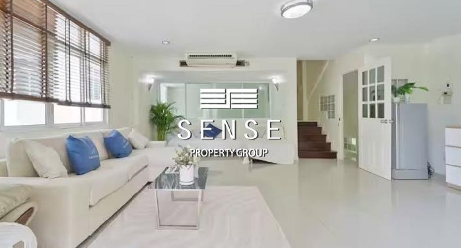 For rent 5 bedrooms townhouse in Watthana, Bangkok