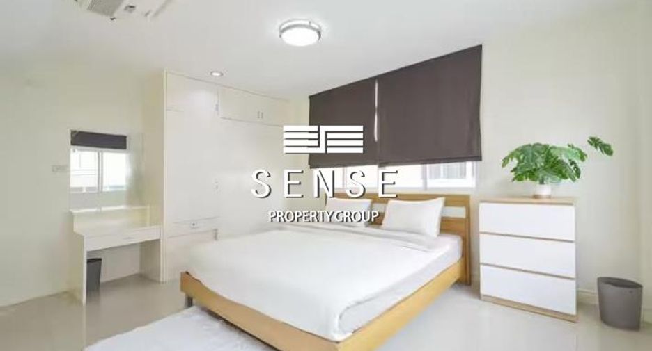 For rent 5 bedrooms townhouse in Watthana, Bangkok