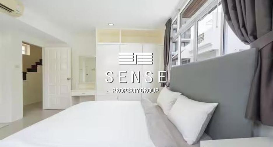 For rent 5 bedrooms townhouse in Watthana, Bangkok