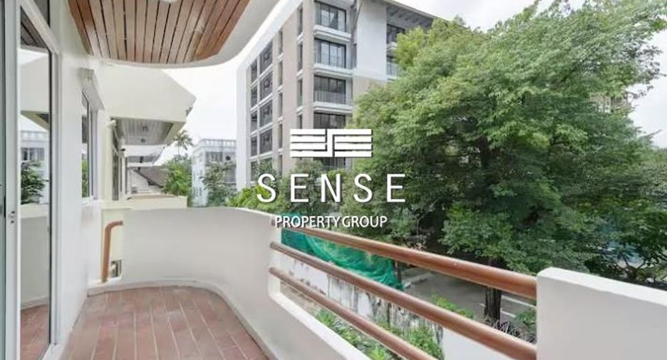 For rent 5 bedrooms townhouse in Watthana, Bangkok