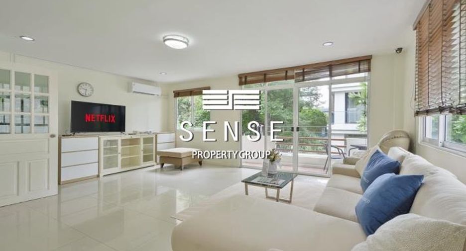 For rent 5 bedrooms townhouse in Watthana, Bangkok
