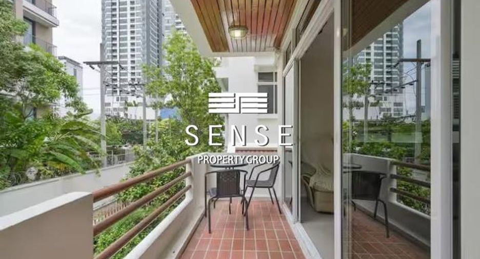 For rent 5 bedrooms townhouse in Watthana, Bangkok