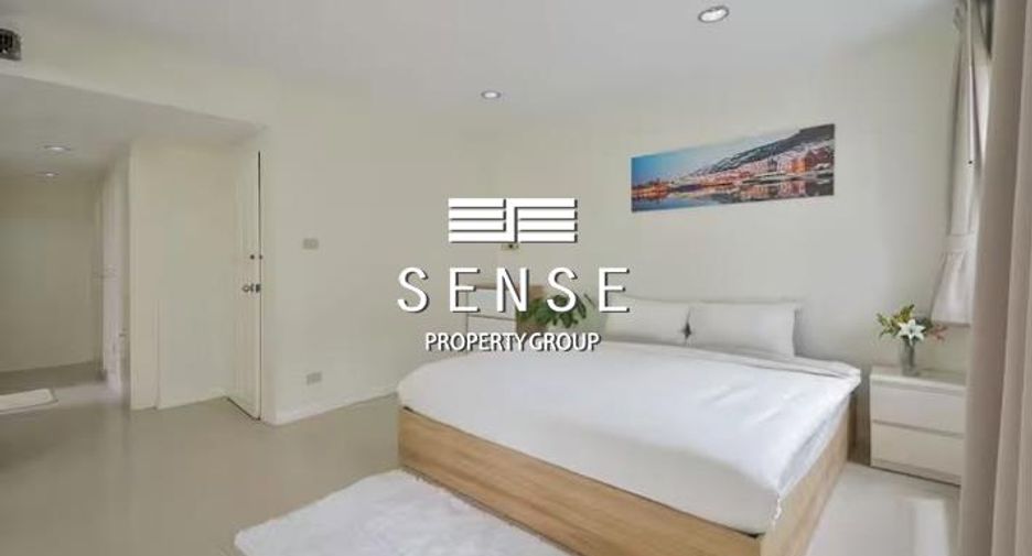 For rent 5 bedrooms townhouse in Watthana, Bangkok