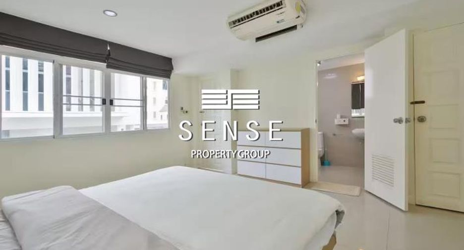 For rent 5 bedrooms townhouse in Watthana, Bangkok