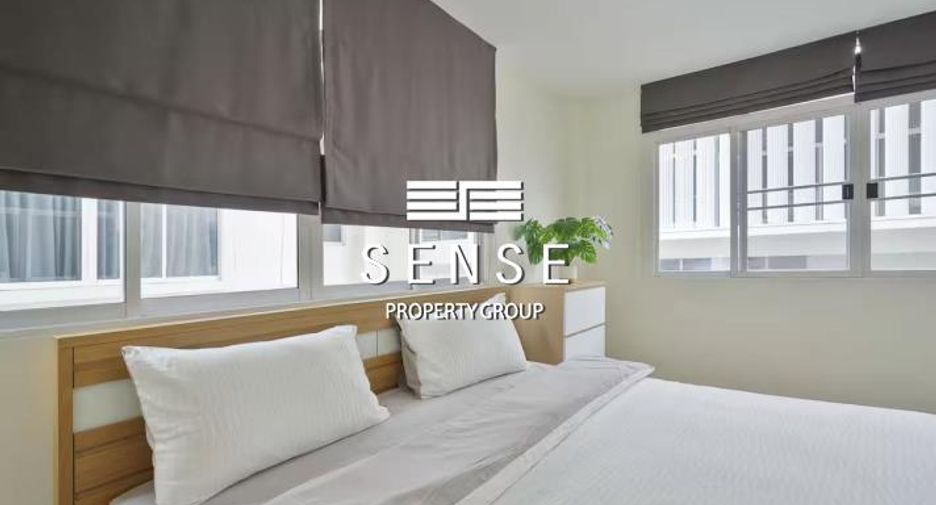 For rent 5 bedrooms townhouse in Watthana, Bangkok