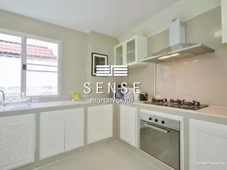 For rent 5 bedrooms townhouse in Watthana, Bangkok