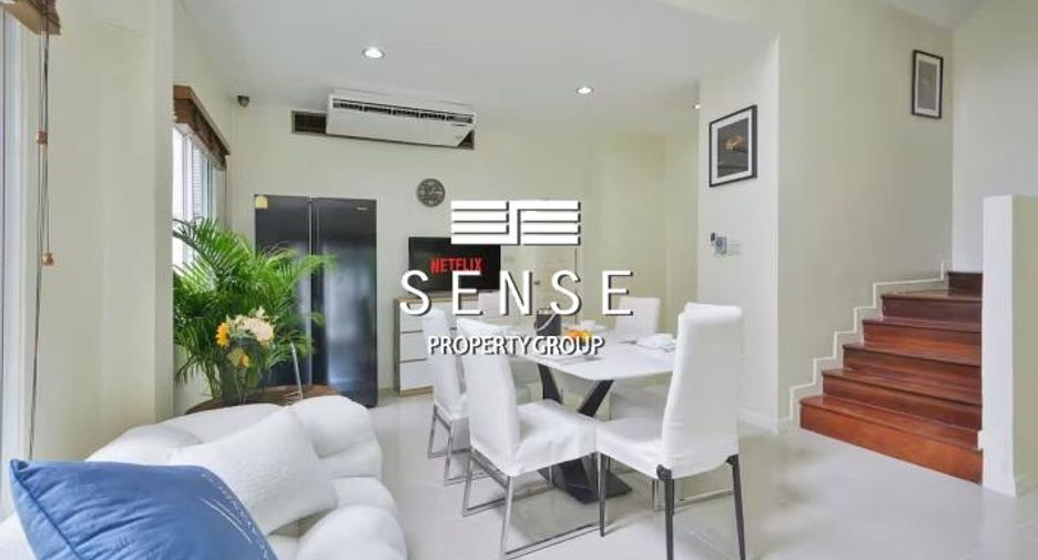 For rent 5 bedrooms townhouse in Watthana, Bangkok