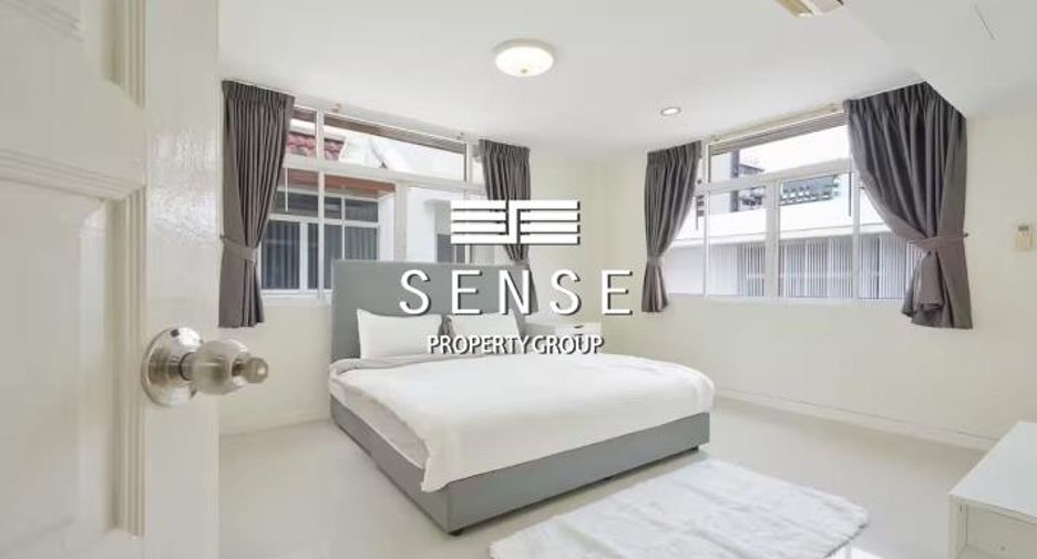 For rent 5 bedrooms townhouse in Watthana, Bangkok