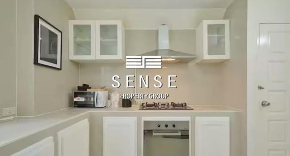 For rent 5 bedrooms townhouse in Watthana, Bangkok
