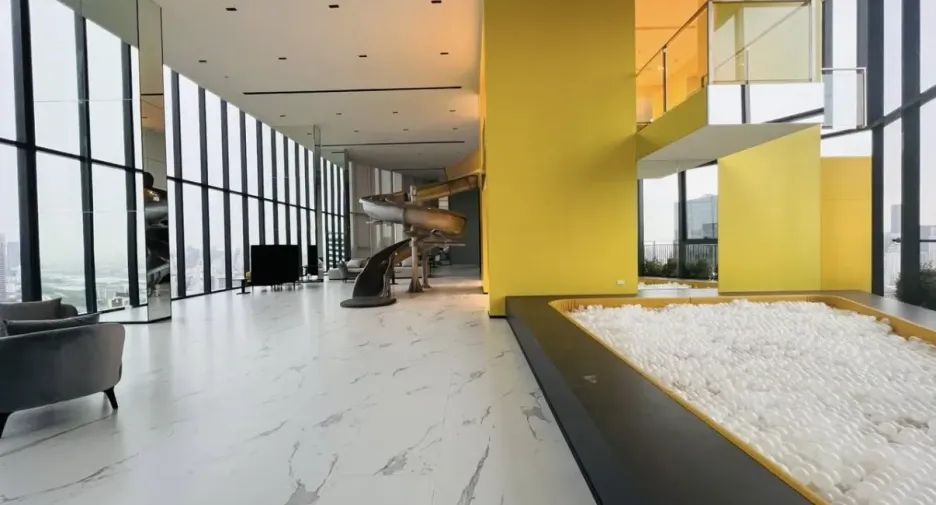 Condo en alquiler y en venta de 1 habitaciones en Huai Khwang, Bangkok