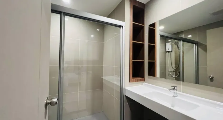 Condo en alquiler y en venta de 1 habitaciones en Huai Khwang, Bangkok
