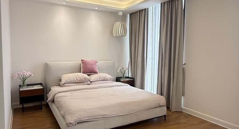 For sale 3 bedrooms condo in Watthana, Bangkok