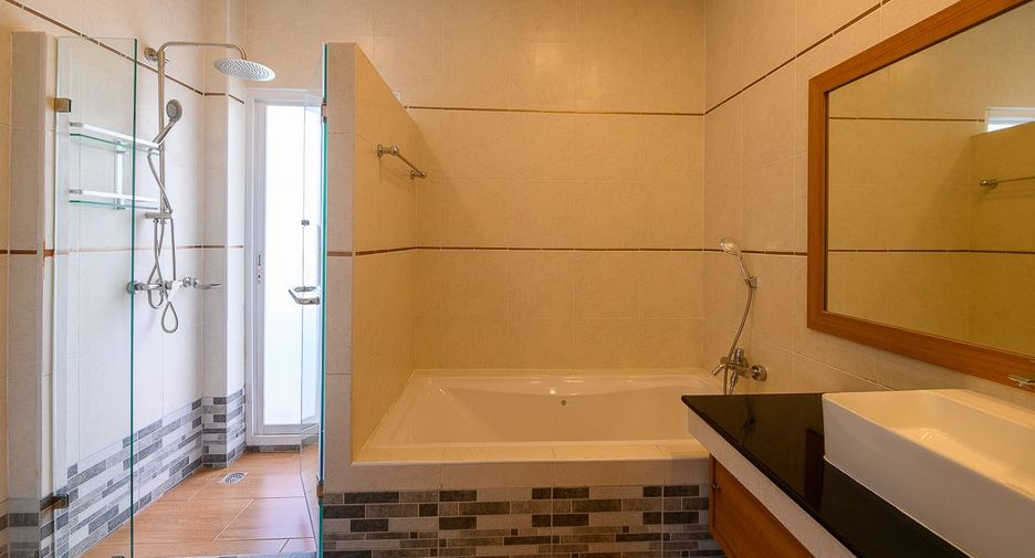 À louer 3 chambres maison à Bang Lamung, Chonburi
