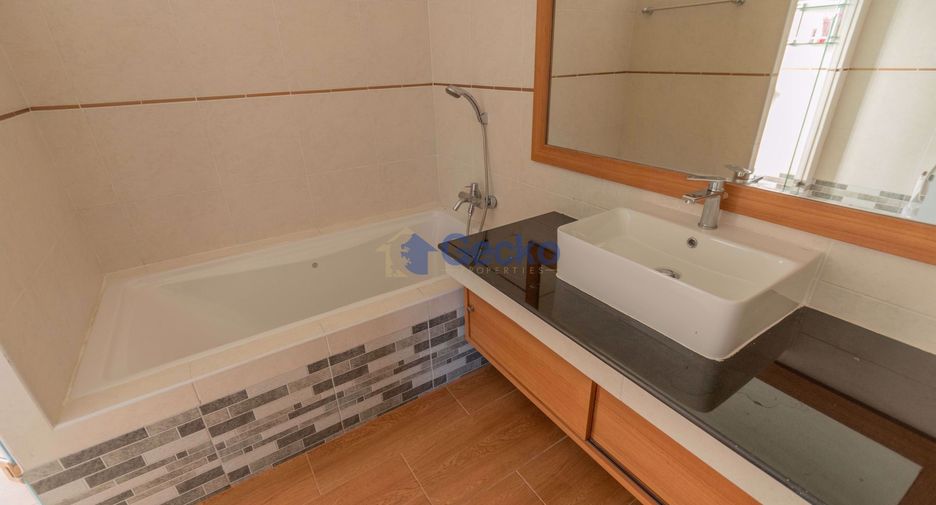 Haus zur Miete mit 3 Zimmer in Bang Lamung, Chonburi
