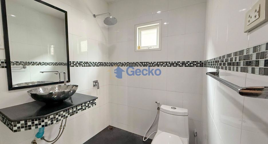 Haus zur Miete mit 3 Zimmer in Bang Lamung, Chonburi