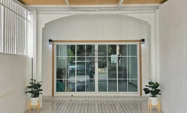 Reihenhaus zum Kauf mit 2 Zimmer in Sai Noi, Nonthaburi