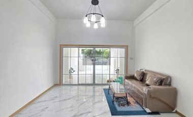 Reihenhaus zum Kauf mit 2 Zimmer in Sai Noi, Nonthaburi