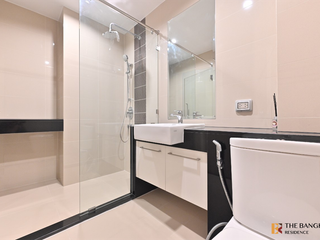 Condo en venta de 2 habitaciones en Yan Nawa, Bangkok