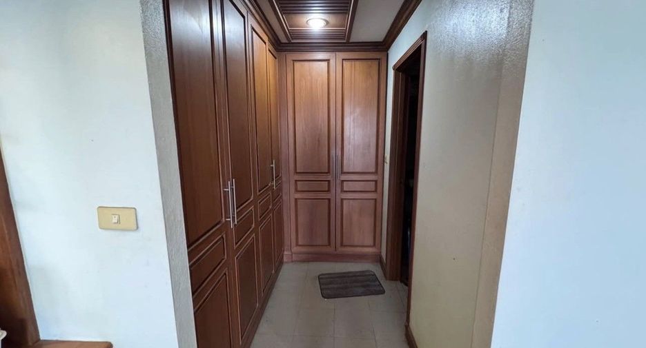 For sale 1 bed condo in Huai Khwang, Bangkok