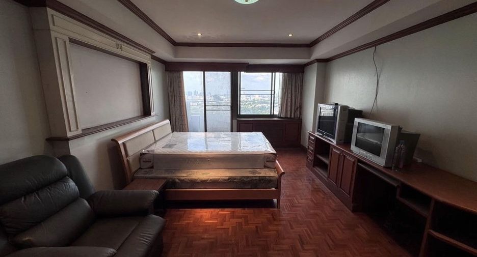 For sale 1 bed condo in Huai Khwang, Bangkok