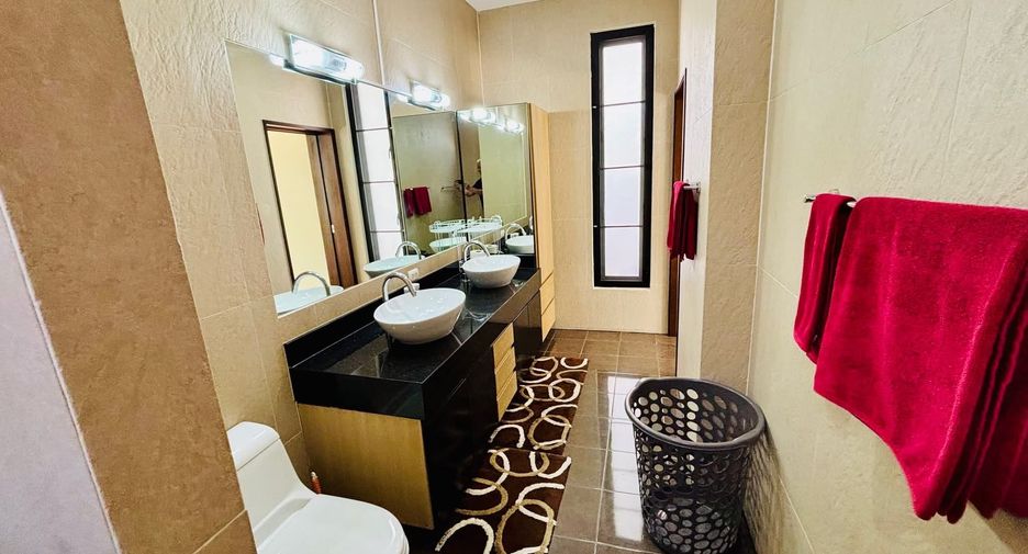 Villa en alquiler de 3 habitaciones en Mueang Phuket, Phuket
