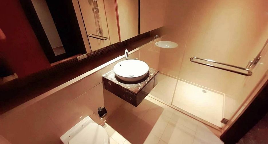 For rent 2 bedrooms condo in Khlong Toei, Bangkok