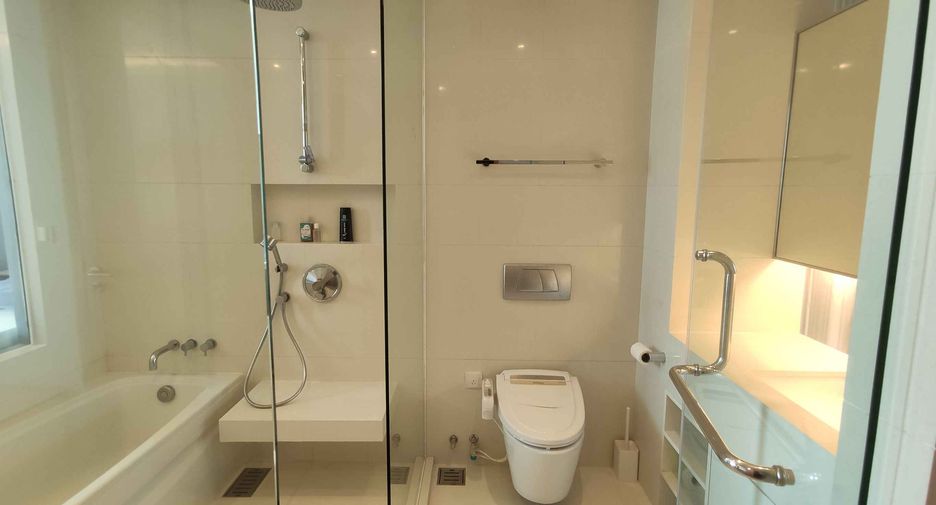 For rent and for sale 1 bed condo in Khlong Toei, Bangkok