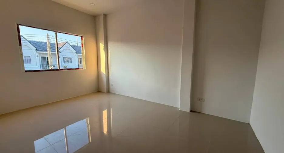 For sale 3 bedrooms townhouse in Bang Lamung, Chonburi