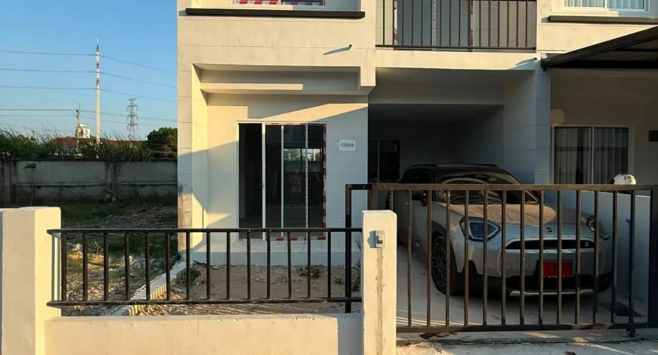 For sale 3 bedrooms townhouse in Bang Lamung, Chonburi