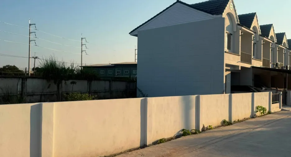 For sale 3 bedrooms townhouse in Bang Lamung, Chonburi