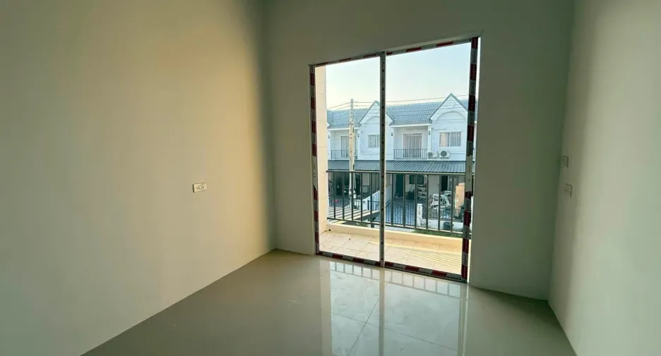 For sale 3 bedrooms townhouse in Bang Lamung, Chonburi