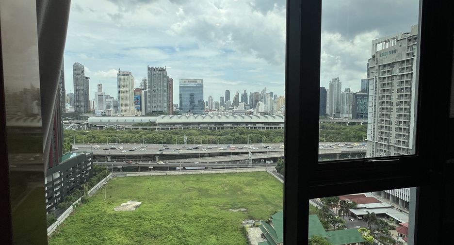 For sale 2 bedrooms condo in Ratchathewi, Bangkok