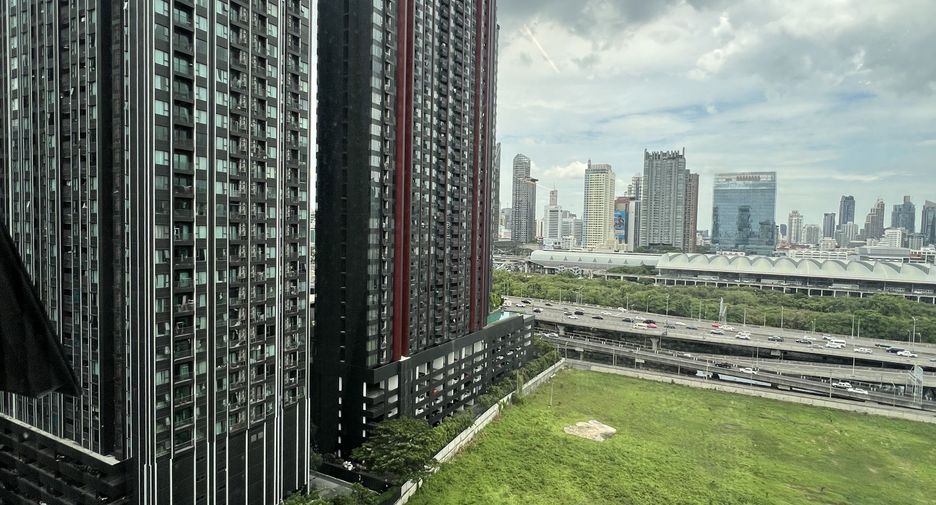 For sale 2 bedrooms condo in Ratchathewi, Bangkok