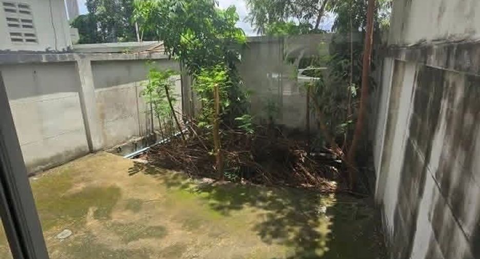 Oficina en alquiler de 4 habitaciones en Lat Krabang, Bangkok