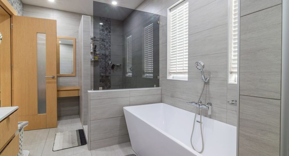 Villa zum Kauf mit 4 Zimmer in Bang Lamung, Chonburi