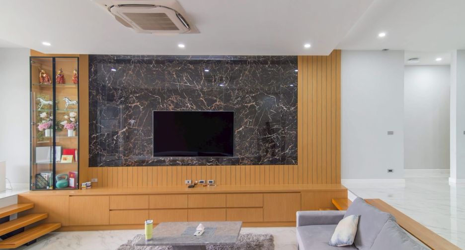 Villa zum Kauf mit 4 Zimmer in Bang Lamung, Chonburi