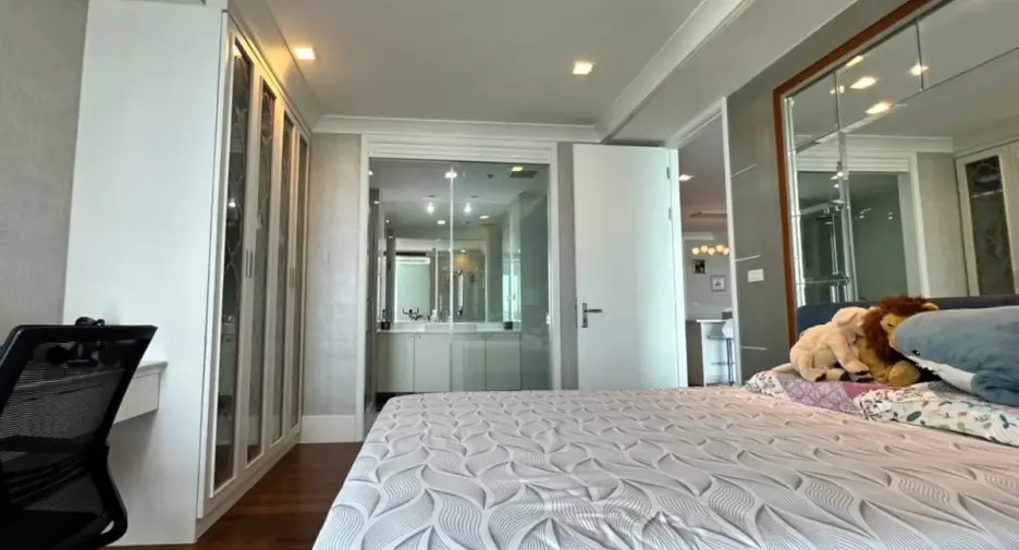 For sale 2 bedrooms condo in Dusit, Bangkok