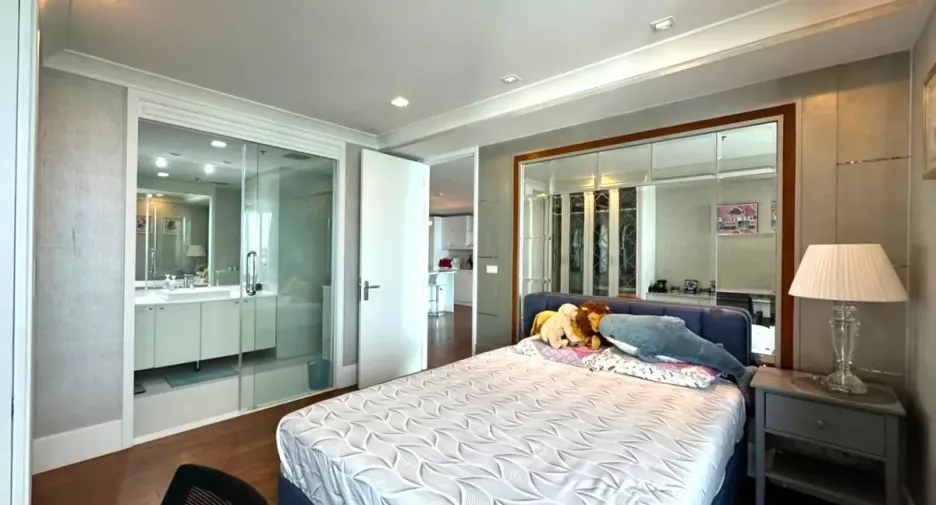 For sale 2 bedrooms condo in Dusit, Bangkok