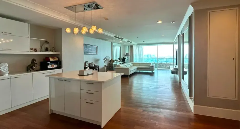 For sale 2 bedrooms condo in Dusit, Bangkok