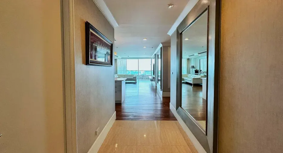 For sale 2 bedrooms condo in Dusit, Bangkok