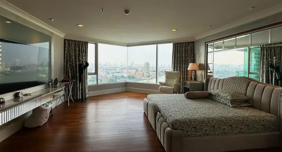 For sale 2 bedrooms condo in Dusit, Bangkok