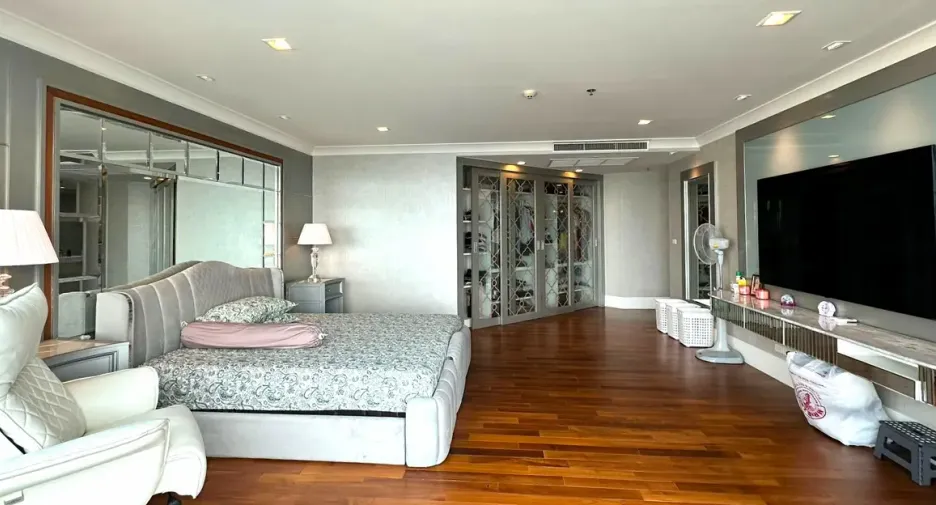 For sale 2 bedrooms condo in Dusit, Bangkok