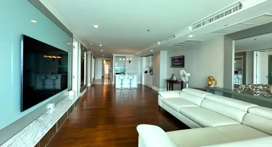For sale 2 bedrooms condo in Dusit, Bangkok