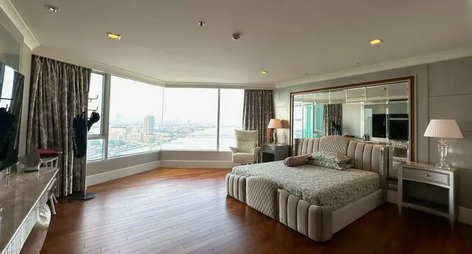 For sale 2 bedrooms condo in Dusit, Bangkok