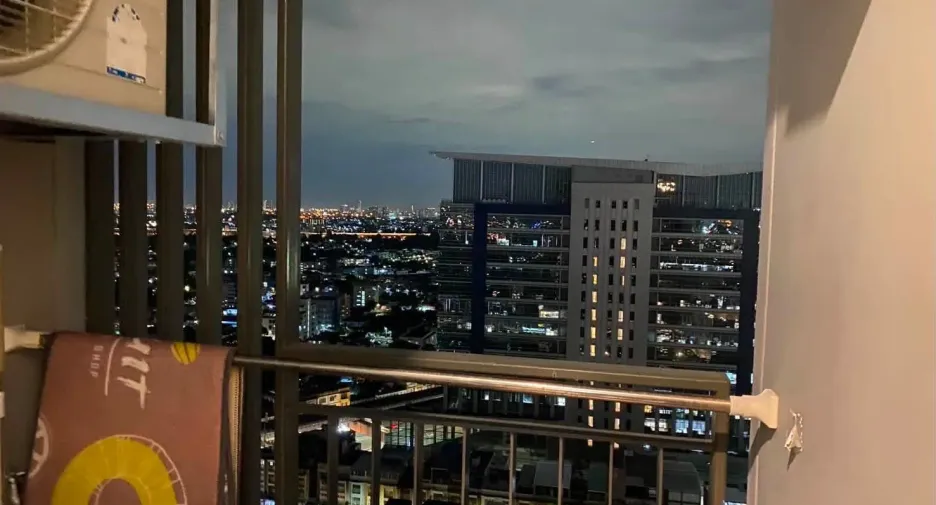Condo en alquiler de 2 habitaciones en Bang Phlat, Bangkok