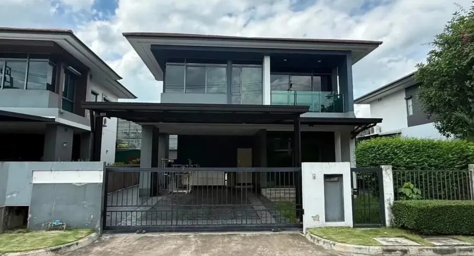 Casa en alquiler de 3 habitaciones en Bang Kapi, Bangkok