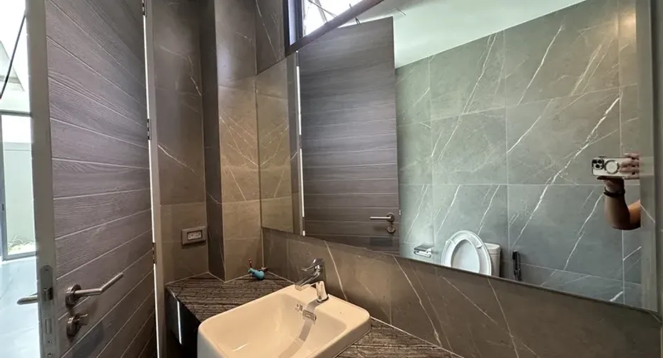For rent and for sale 4 bedrooms office in Suan Luang, Bangkok